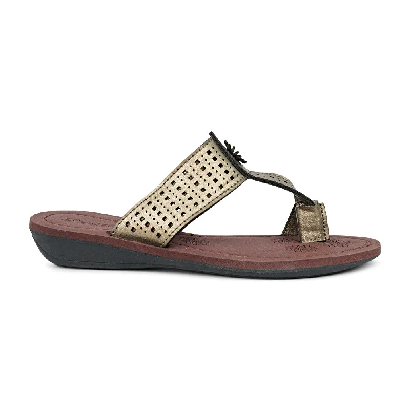 Feminine and dainty women's shoe designsBata SANORITA Traditional Toe-Ring Flat Sandal