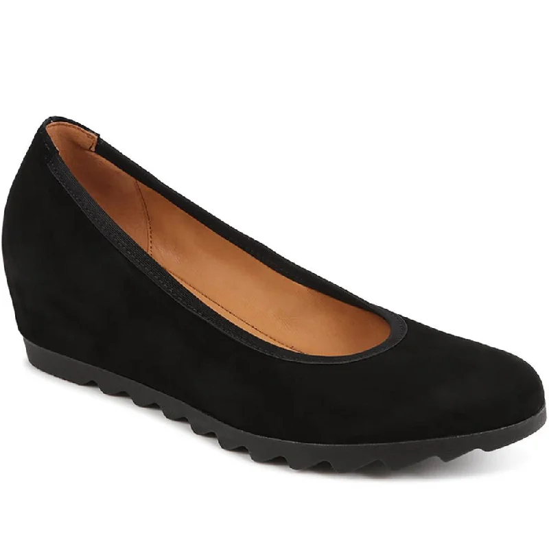 Flattering and figure-hugging women's footwearGoat Leather Pumps - GAB40527 / 326 086