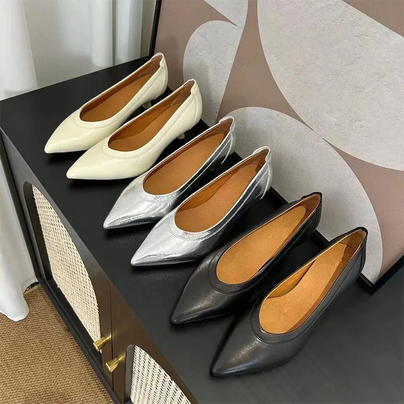 Stunning and eye-catching women's footwearHandmade Sheepskin Point Toe Pumps 55mm Kitty Heel In White/Black/Silver Fashion Style