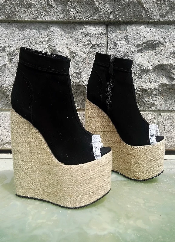 Versatile and stylish women's shoes for all occasions and seasonsBlack Suede Peep Toe Autumn Platforms Versatile and stylish women's shoes for all occasions and seasonsBlack Suede Peep Toe Autumn Platforms