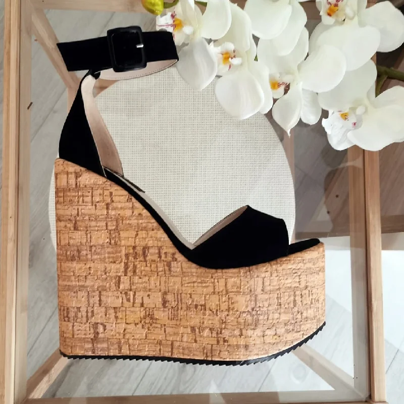 Elegant and sophisticated women's shoes for opera nightsBlack Ankle Strap Platform Sandals