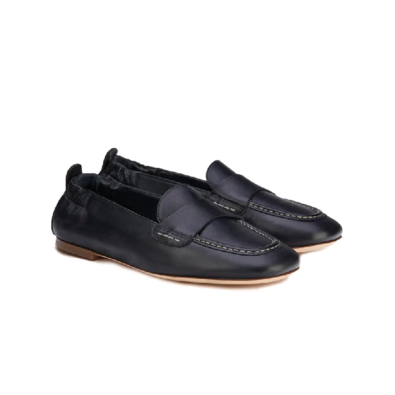 Classic and timeless women's footwear choicesMara Pure