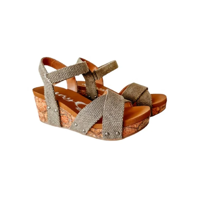 Stylish and comfortable women's shoes for long flightsWomen's Shirley Wedge In Khaki
