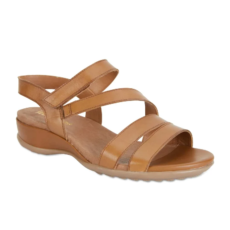 Practical and stylish women's shoes for travelCisco Sandal in Cognac Leather