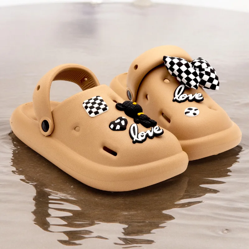Sleek and modern women's footwear optionsMady bear cloge